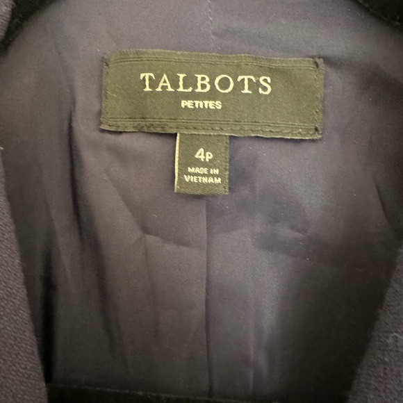 Talbots navy blazer with gold, detailed buttons. Size 4P. I excellent condition - Picture 2 of 6